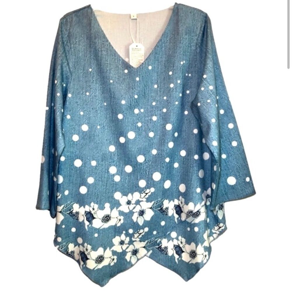 Floral Top with Handkerchief Hem in Blue/White Women’s Large